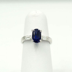 A 2.88ct Oval Cut Sapphire Ring,